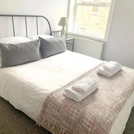 Lodge In The Heart Of At The Hampden - Free Parking - *